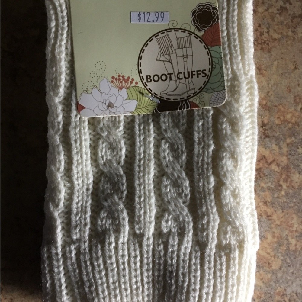 Boot Cuffs - cream, cable knit-

nwt

one size